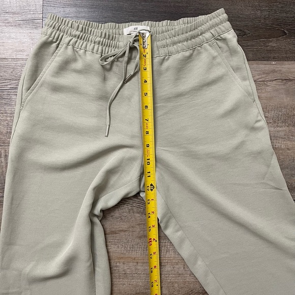 H&M  Women’s Relaxed Jogger Pants Sz 6 Light Olive Green - Picture 7 of 8